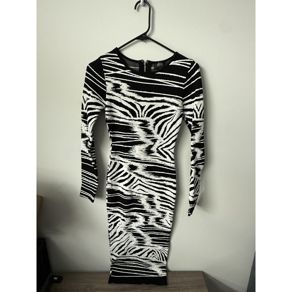Akira Women’s Zebra Print Black & White Knit Bodycon Midi Dress Long Sleeve Sz S